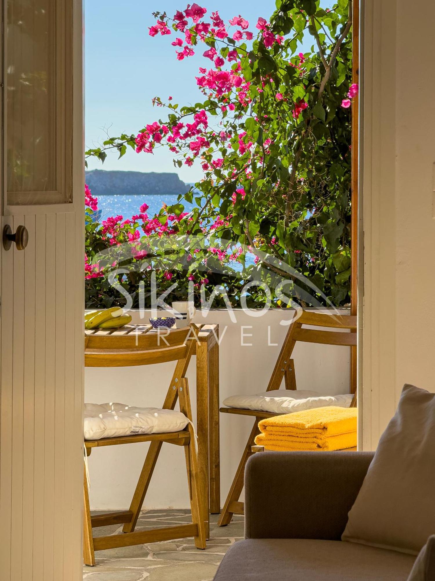 Beachfront Cycladic House Case de vacanță Folégandros